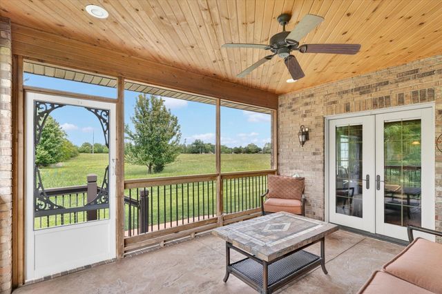 1369 E Anthony Street E, Springfield, MO 65804