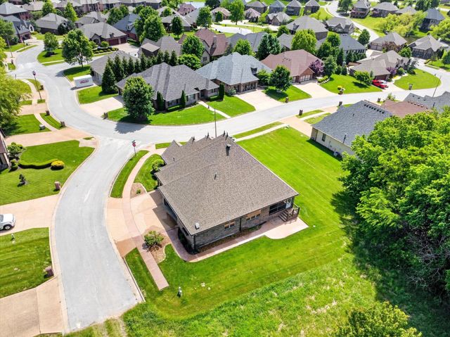 1369 E Anthony Street E, Springfield, MO 65804