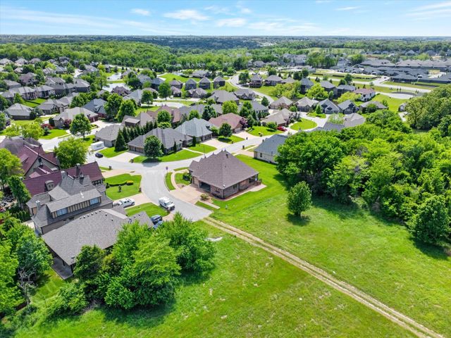 1369 E Anthony Street E, Springfield, MO 65804