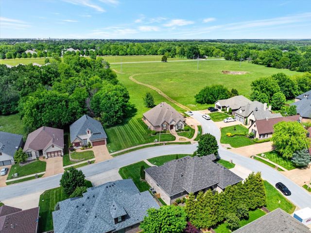 1369 E Anthony Street E, Springfield, MO 65804