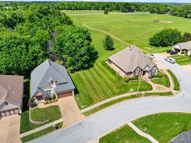 1369 E Anthony Street E, Springfield, MO 65804