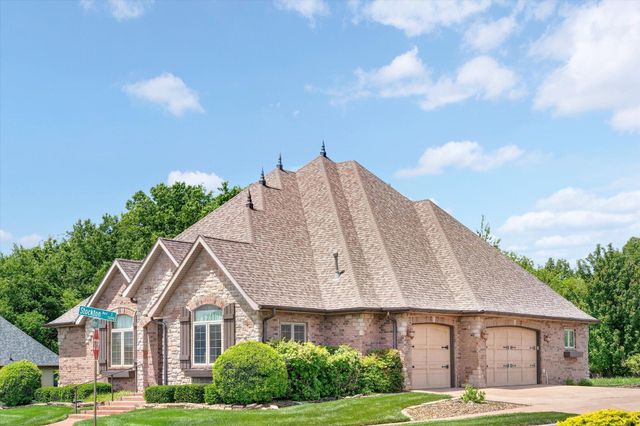 1369 E Anthony Street E, Springfield, MO 65804
