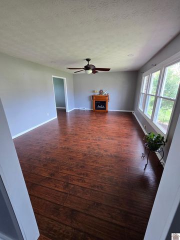 1308 DOGWOOD DR, Mayfield, KY 42066