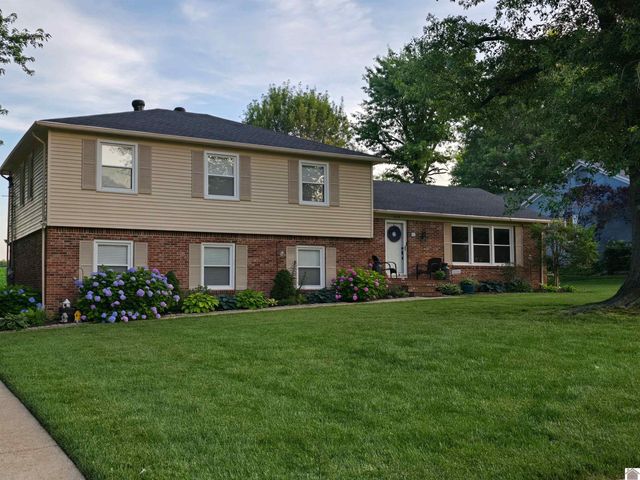 1308 DOGWOOD DR, Mayfield, KY 42066