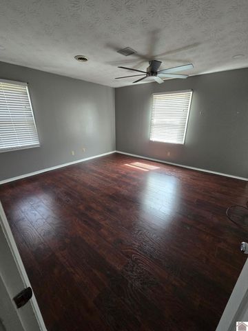 1308 DOGWOOD DR, Mayfield, KY 42066