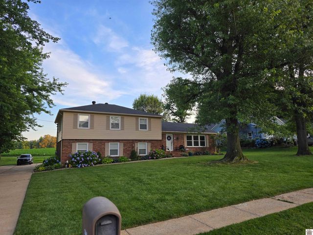 1308 DOGWOOD DR, Mayfield, KY 42066