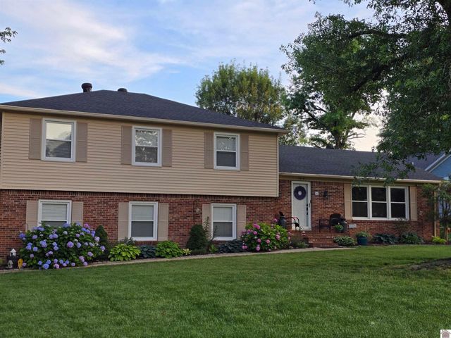 1308 DOGWOOD DR, Mayfield, KY 42066