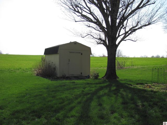 1308 DOGWOOD DR, Mayfield, KY 42066