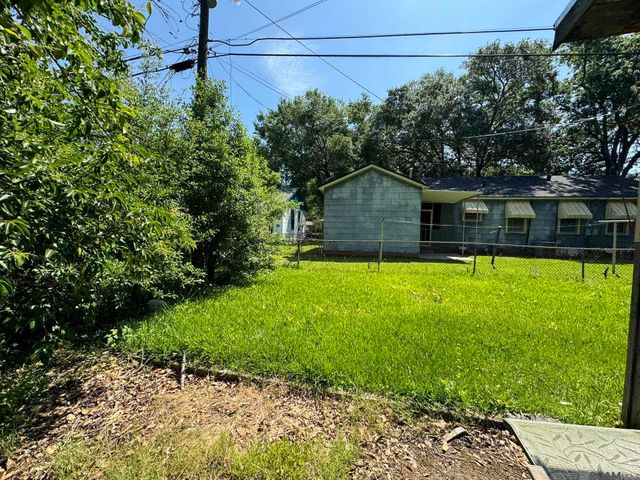 1974 Rhodes Ave, Baton Rouge, LA 70802