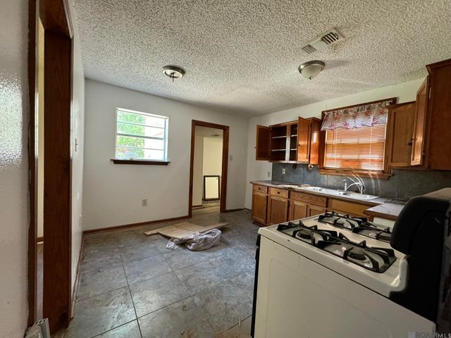 1974 Rhodes Ave, Baton Rouge, LA 70802