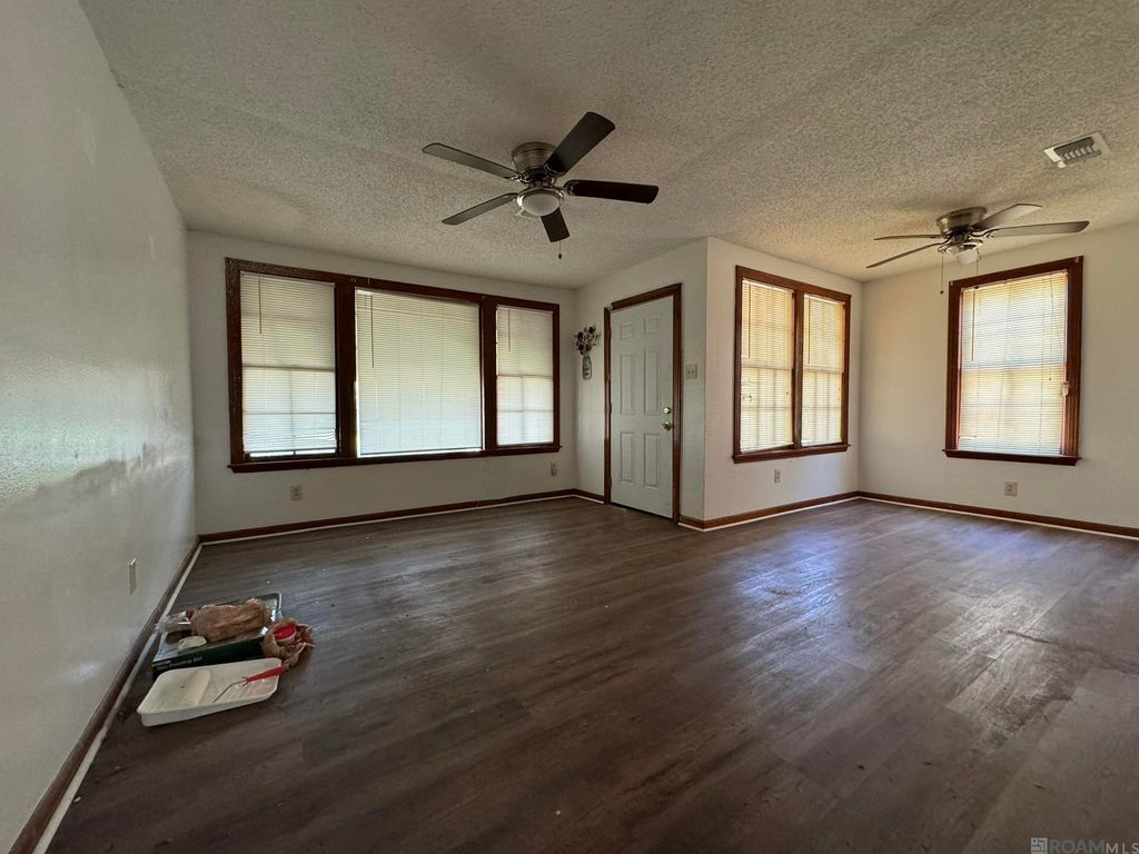 1974 Rhodes Ave, Baton Rouge, LA 70802