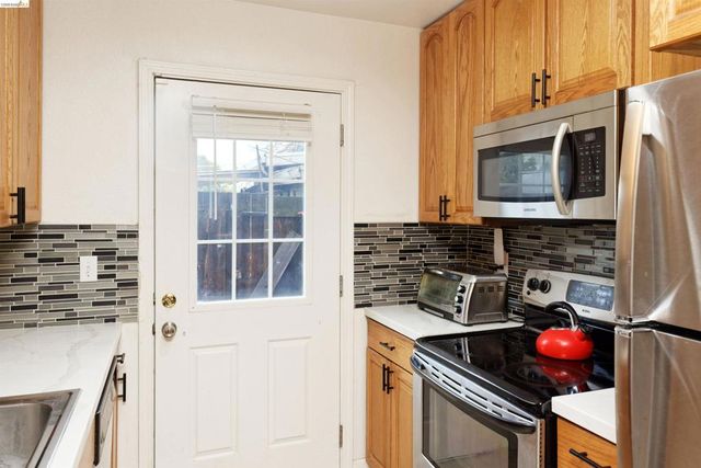 10 10 Leighty Ct 5, Hayward, CA 94541