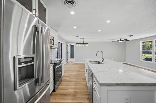 386 CABANA ROAD, Venice, FL 34293
