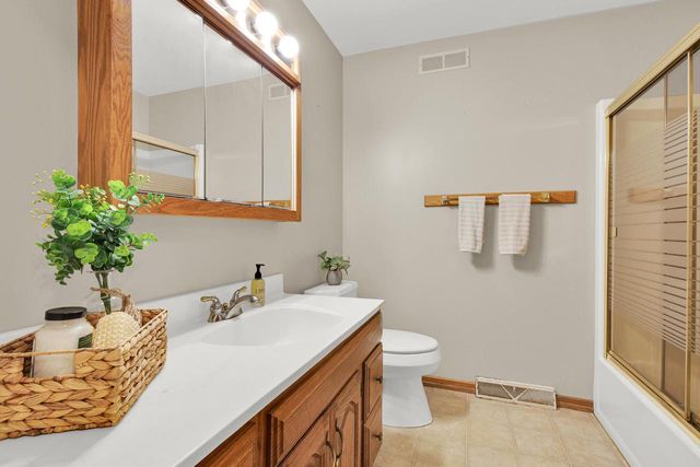 592 Ashbury DRIVE, Fond Du Lac, WI 54935