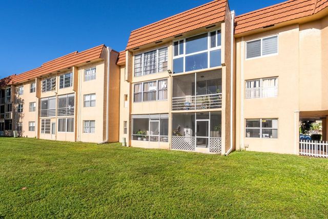 9281 Sunrise Lakes Boulevard 107, Sunrise, FL 33322