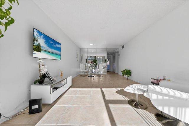 9281 Sunrise Lakes Boulevard 107, Sunrise, FL 33322