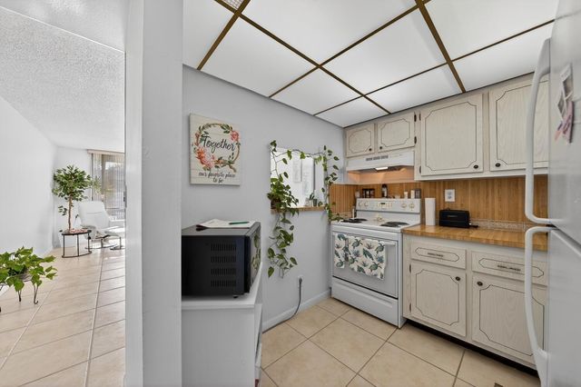 9281 Sunrise Lakes Boulevard 107, Sunrise, FL 33322