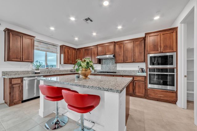 3447 Equinox Dr, Folsom, CA 95630