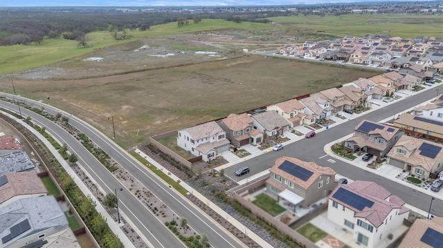 3447 Equinox Dr, Folsom, CA 95630