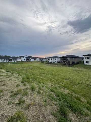 18079 Hammontree Circle, Clive, IA 50325