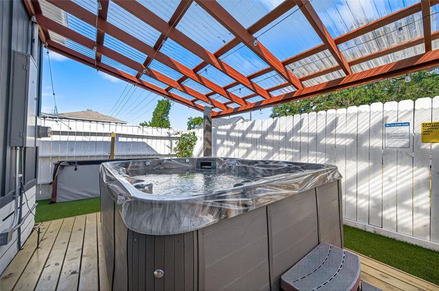 1602 Luzon Street, Houston, TX 77009