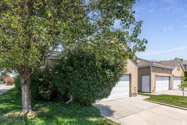 2374 E SUMMERSPRING LN, Salt Lake City, UT 84124