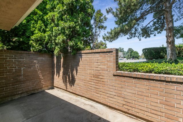 2374 E SUMMERSPRING LN, Salt Lake City, UT 84124