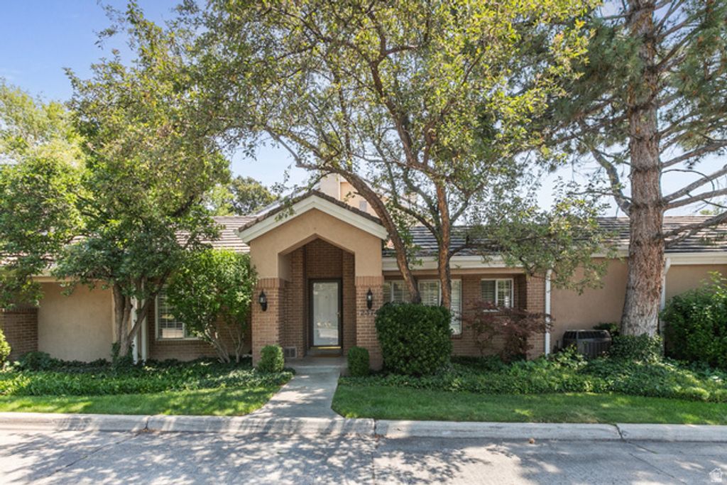 2374 E SUMMERSPRING LN, Salt Lake City, UT 84124