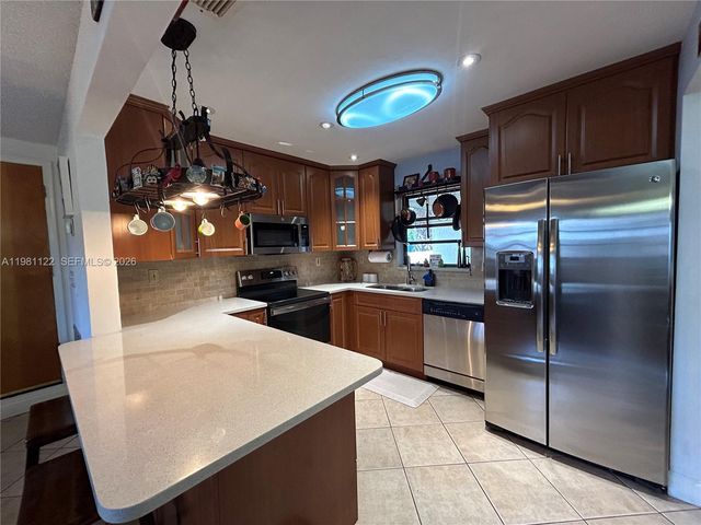 10818 SW 72nd St 154, Miami, FL 33173