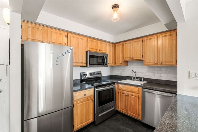 1025 Hancock St 4A, Quincy, MA 02169