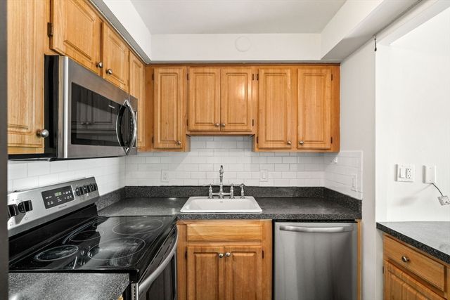 1025 Hancock St 4A, Quincy, MA 02169