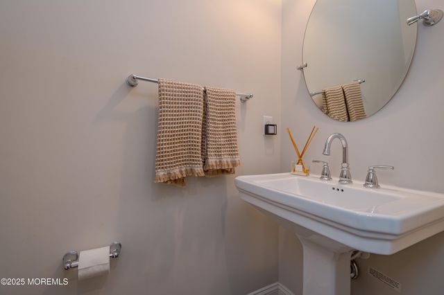 2605 Charleston Drive, Monroe, NJ 08831