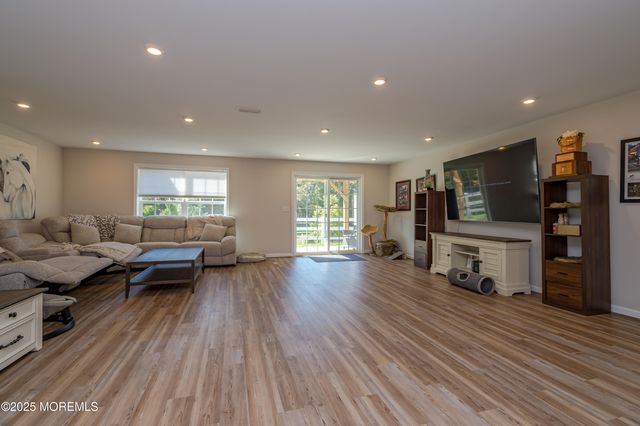 2605 Charleston Drive, Monroe, NJ 08831