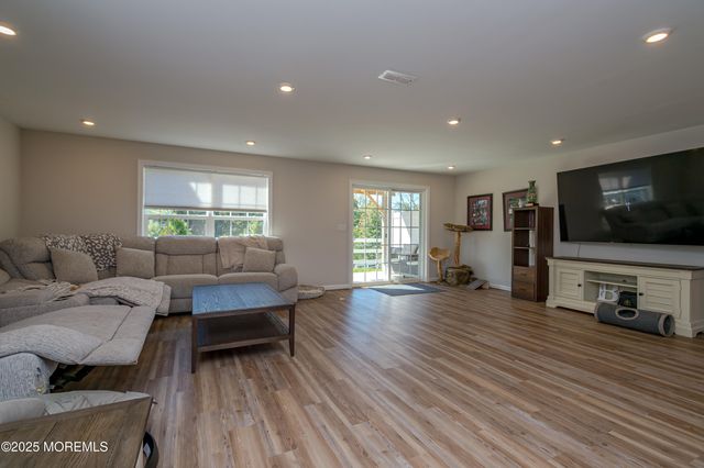 2605 Charleston Drive, Monroe, NJ 08831