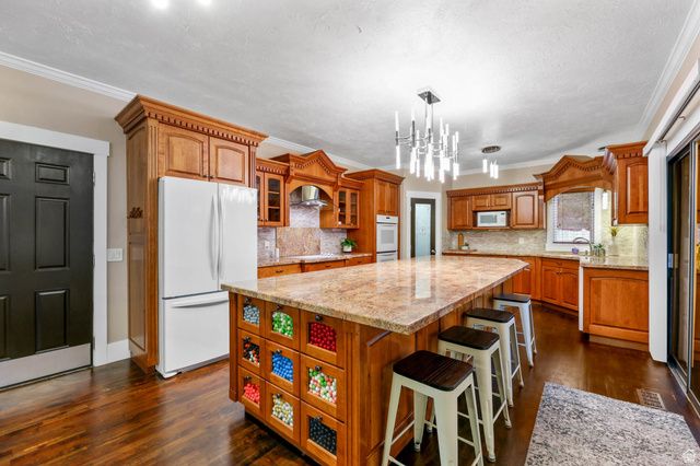 2342 E CHARROS RD, Sandy, UT 84092