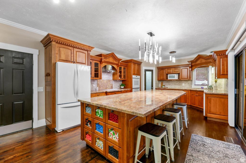 Image 12 of property listing at 2342 E CHARROS RD, Sandy, UT 84092