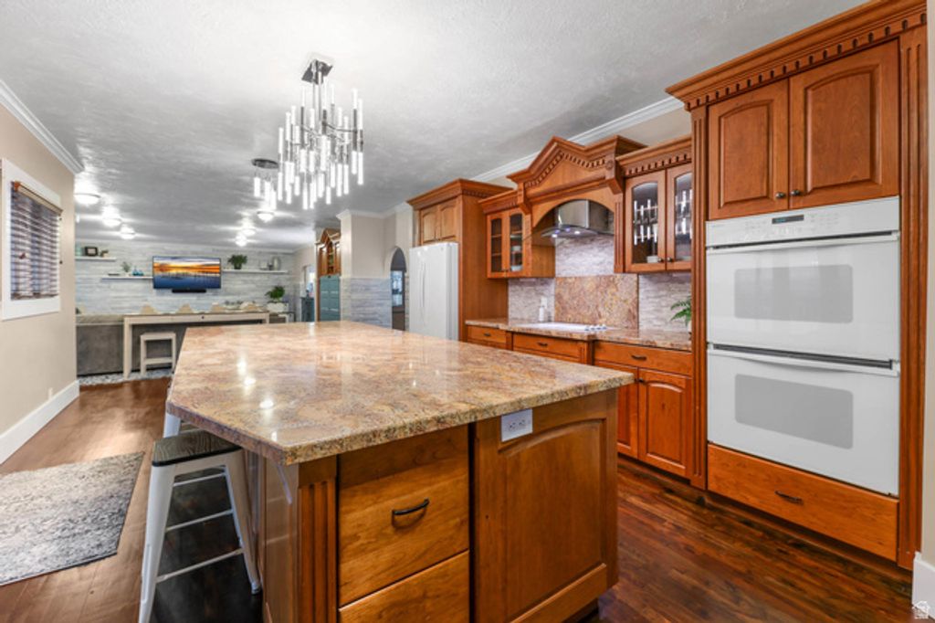 Image 13 of property listing at 2342 E CHARROS RD, Sandy, UT 84092
