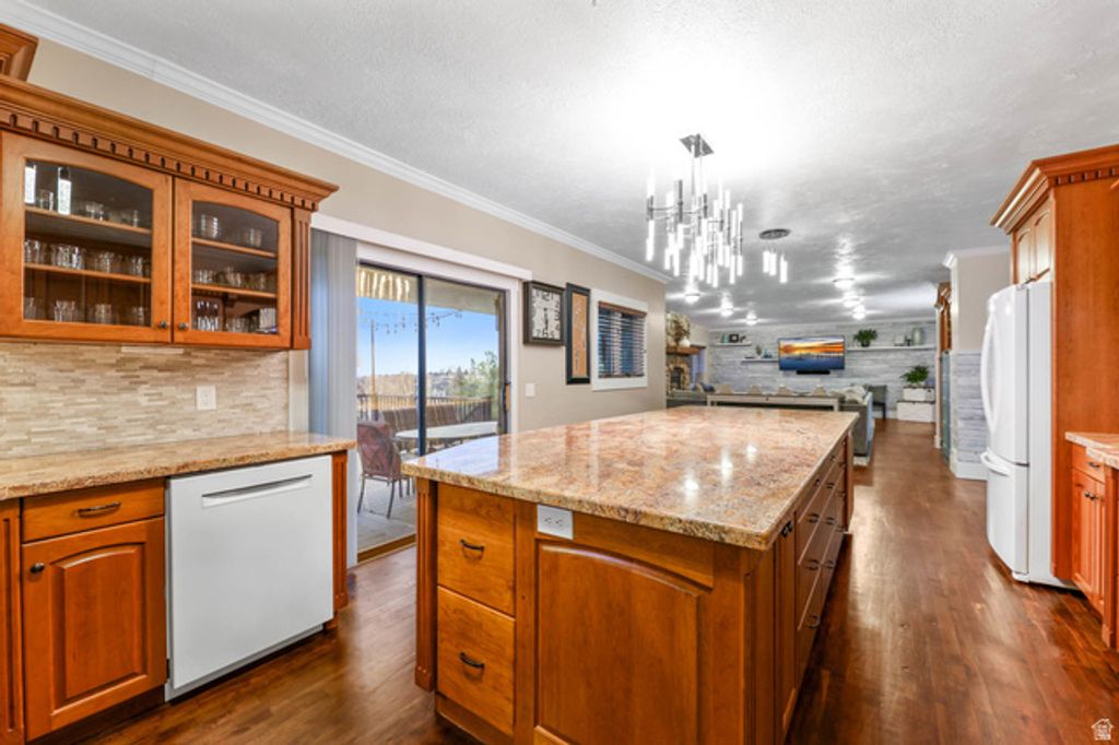 Image 14 of property listing at 2342 E CHARROS RD, Sandy, UT 84092