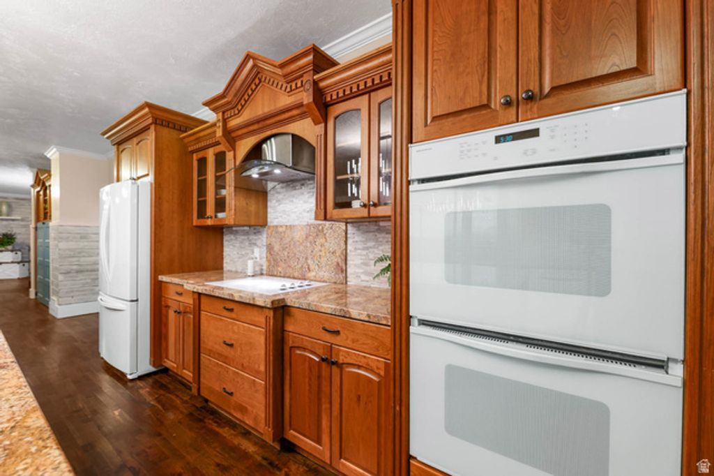 Image 15 of property listing at 2342 E CHARROS RD, Sandy, UT 84092