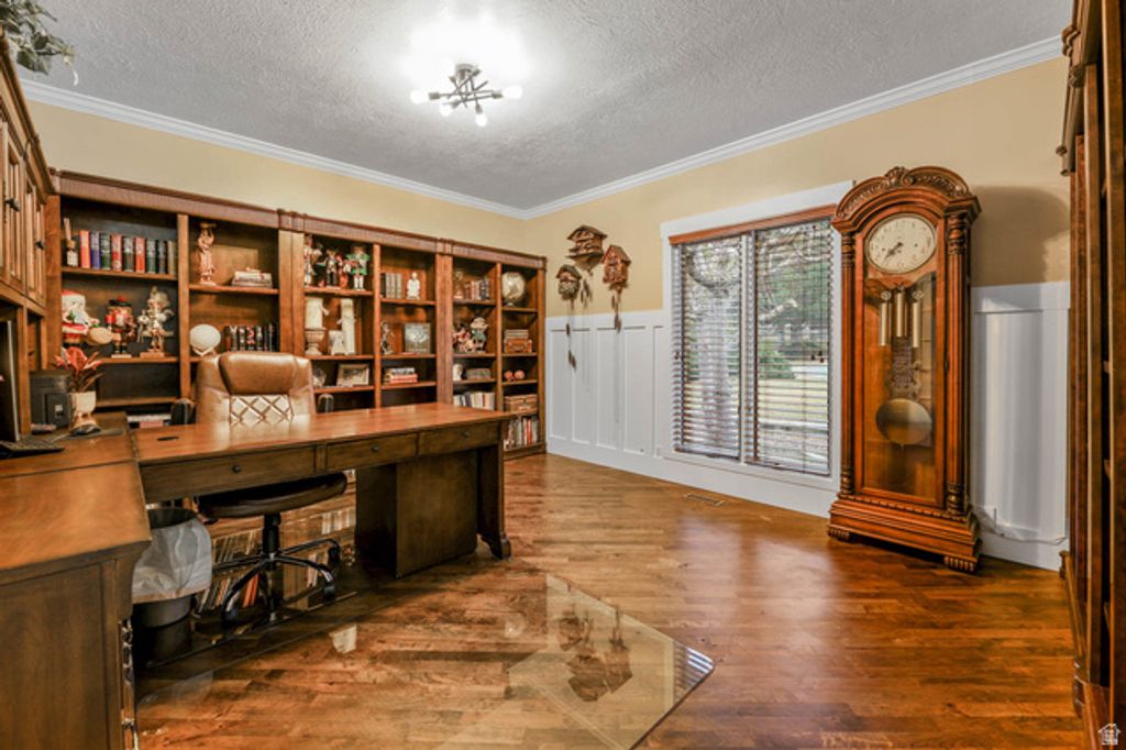 Image 17 of property listing at 2342 E CHARROS RD, Sandy, UT 84092