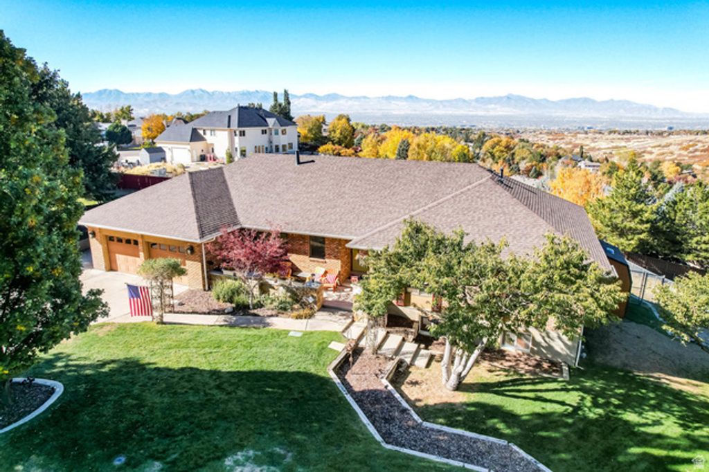 Image 3 of property listing at 2342 E CHARROS RD, Sandy, UT 84092