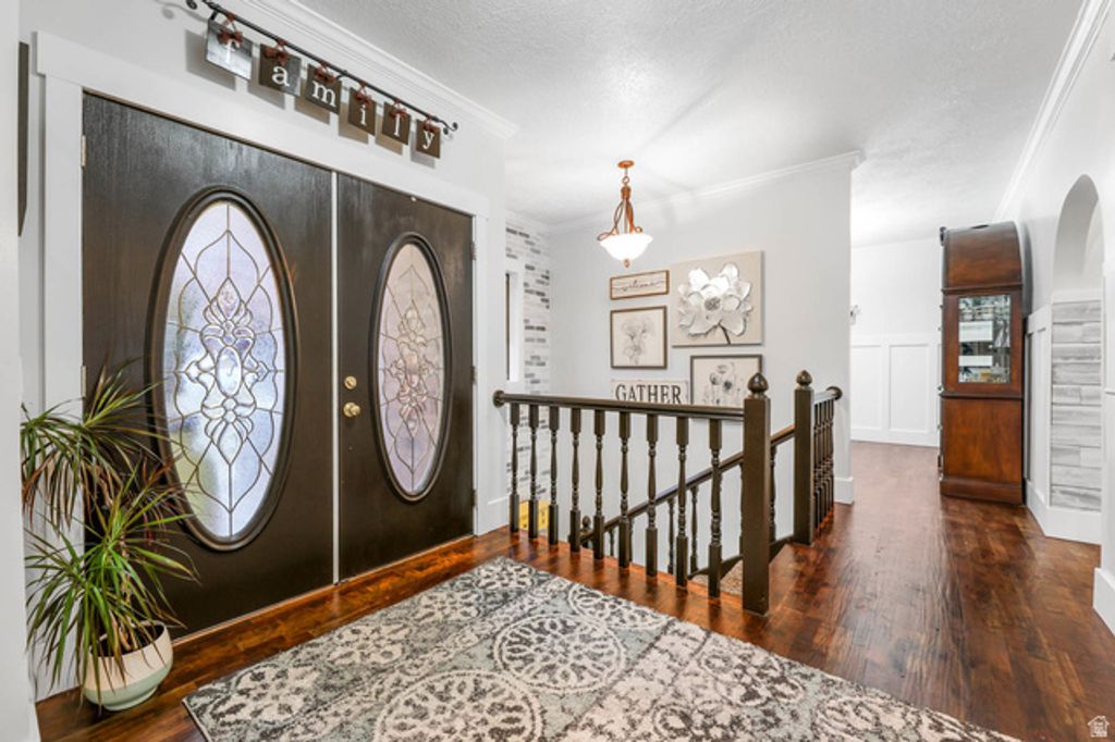 Image 4 of property listing at 2342 E CHARROS RD, Sandy, UT 84092