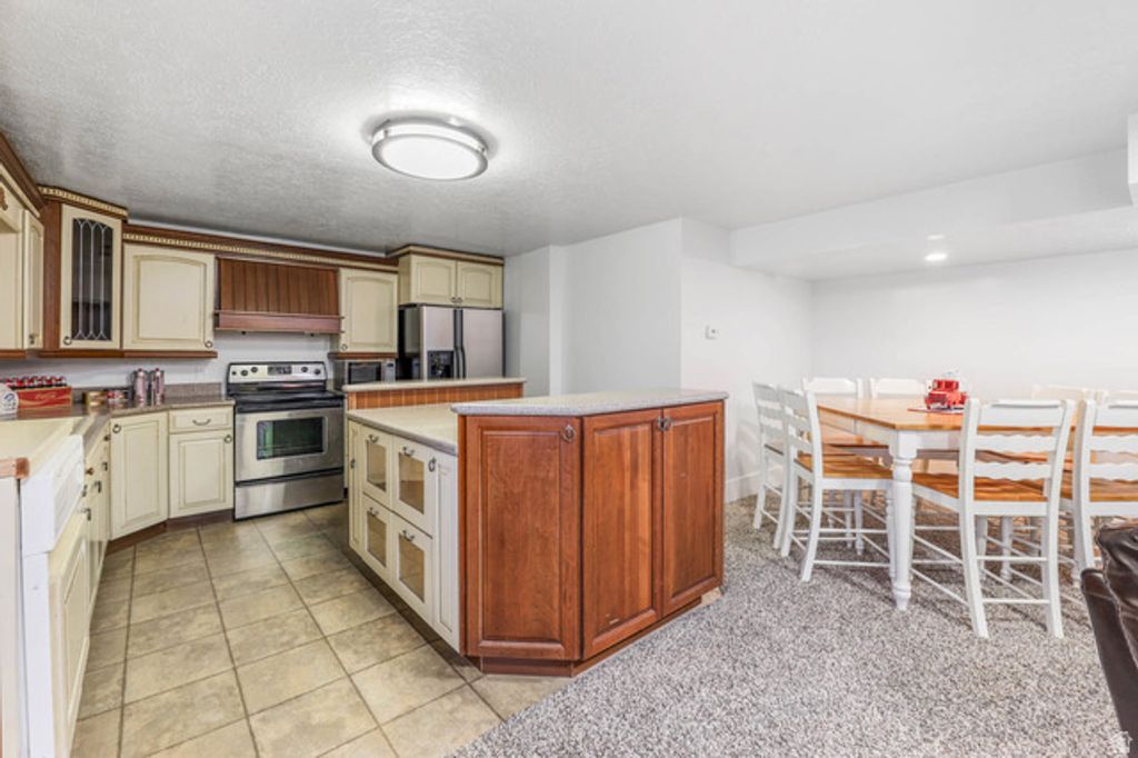 Image 33 of property listing at 2342 E CHARROS RD, Sandy, UT 84092