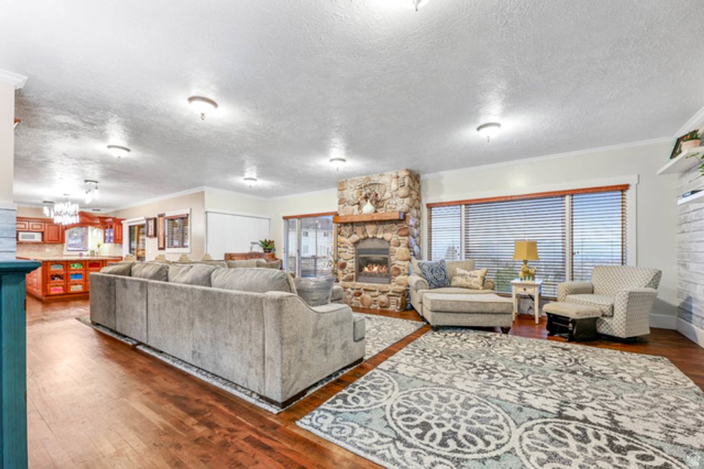 Image 6 of property listing at 2342 E CHARROS RD, Sandy, UT 84092