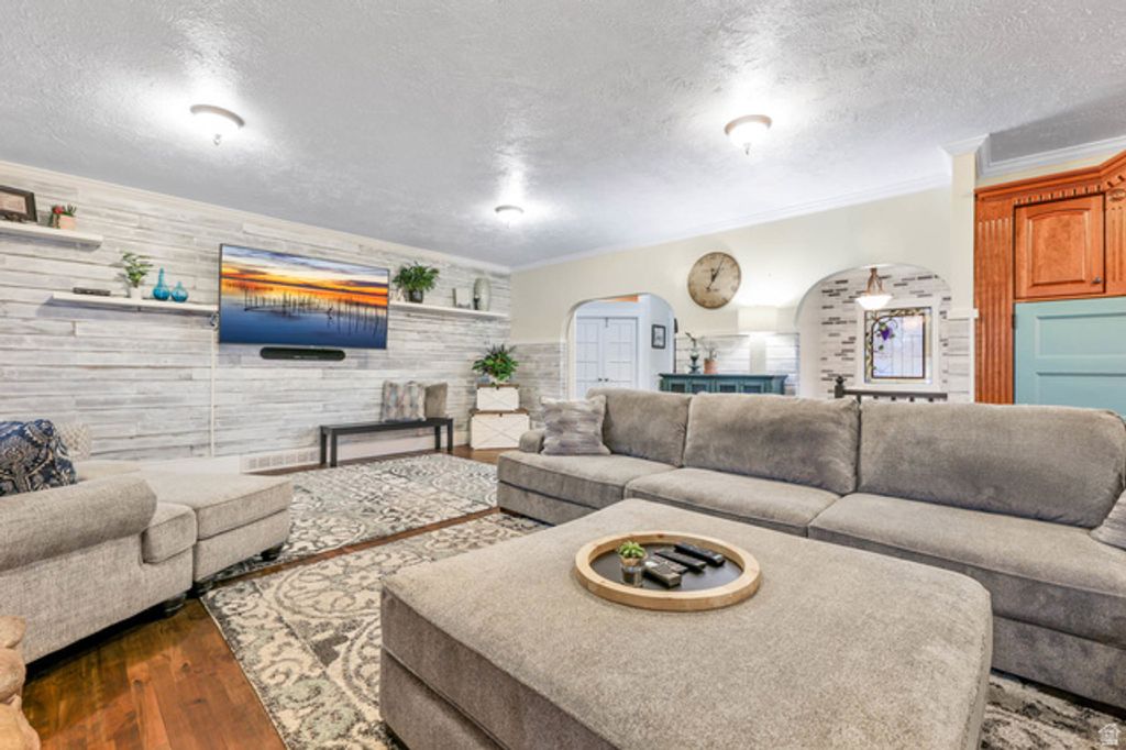 Image 9 of property listing at 2342 E CHARROS RD, Sandy, UT 84092