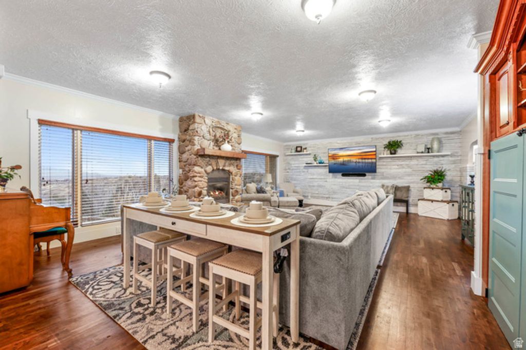 Image 10 of property listing at 2342 E CHARROS RD, Sandy, UT 84092
