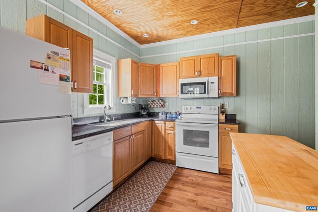 858 CHAPEL RD, Buckingham, VA 23123