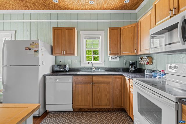 858 CHAPEL RD, Buckingham, VA 23123