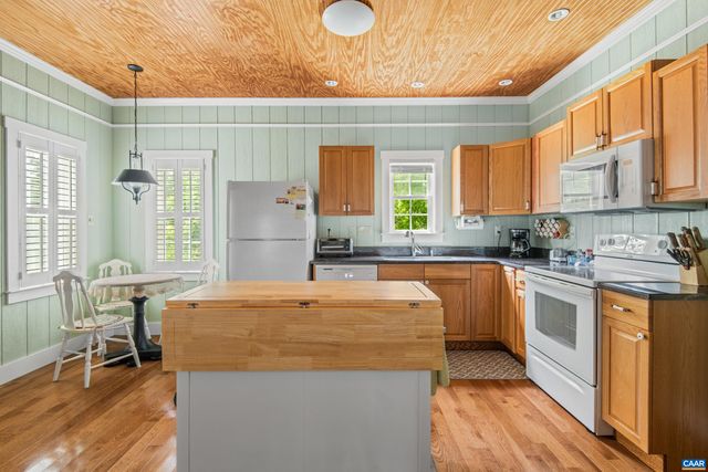 858 CHAPEL RD, Buckingham, VA 23123