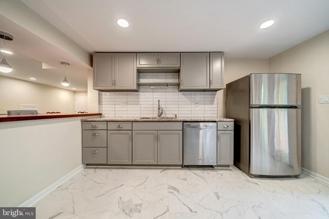 6042 MUNSON HILL RD, Falls Church, VA 22041